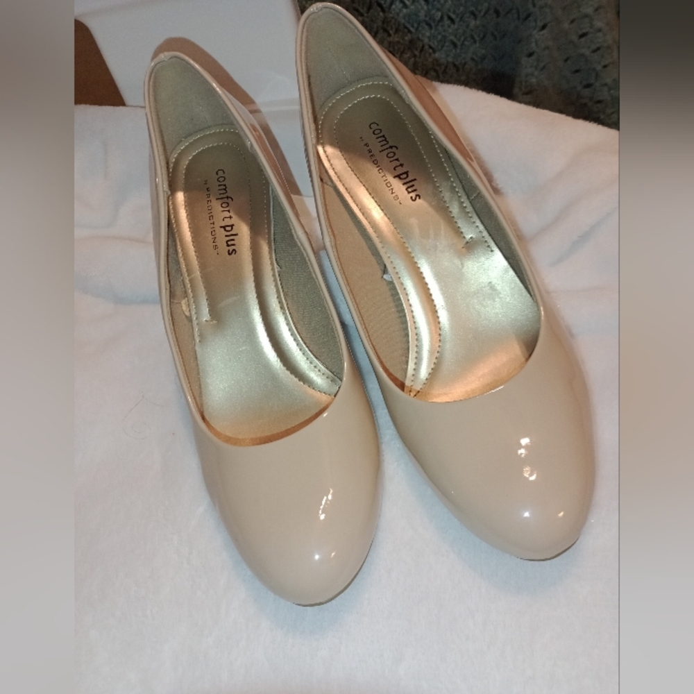 Size 10 low heel pump